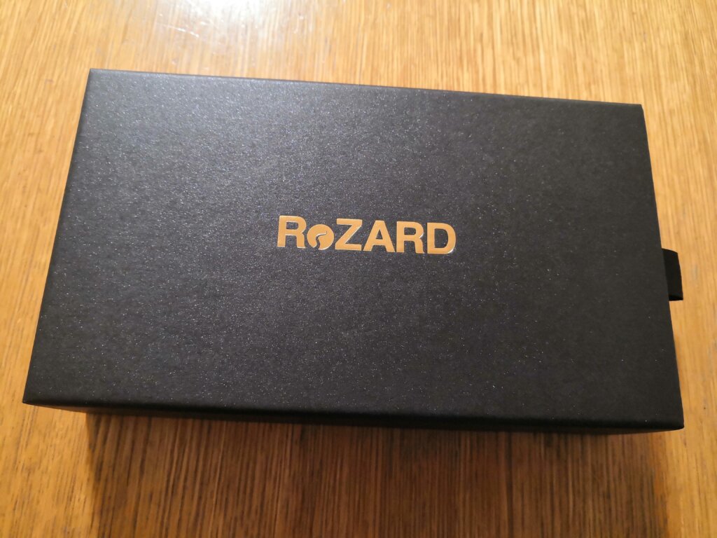 ReZARDのメガネの外箱